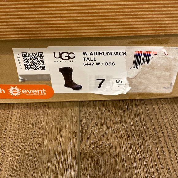 UGG | Adirondack Tall - Picture 5 of 7